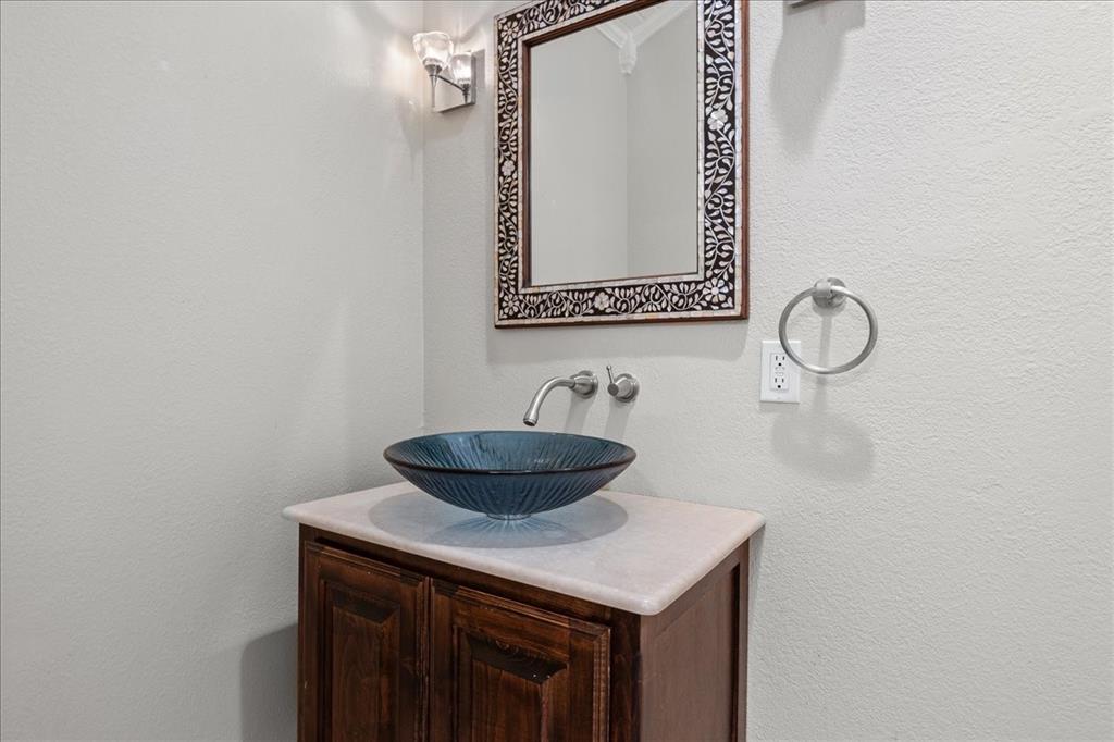 1929 Berkeley Place Fort Worth, TX 76110 - Photo 19 of 34 a bathroom with a sink and a mirror