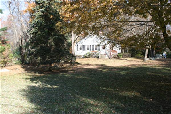 4 Norris Road Lynnfield, MA 01940 - Photo 2 of 2 Gallery Image 2