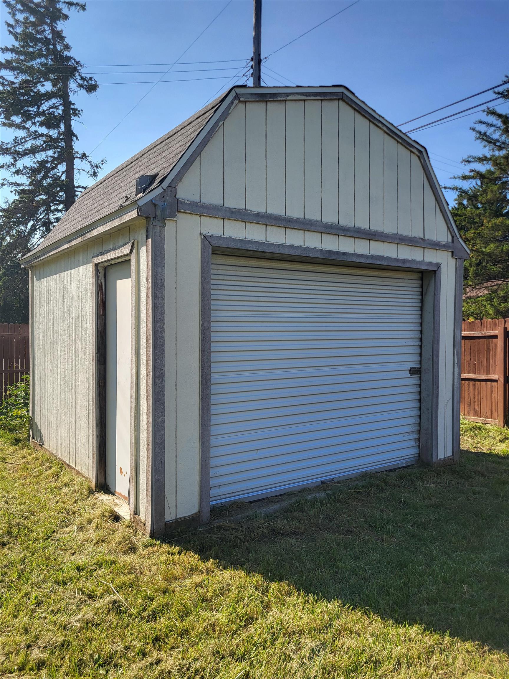 2411 Covert Road Burton, MI 48509 - Photo 40 of 40 50154154-1b014f1b-e0db-4f4e-a1ab-e5dab0e021d0.JPG