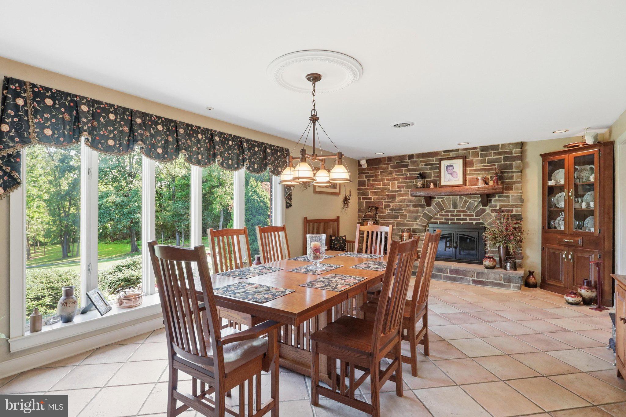 686 Bowman Road Chambersburg, PA 17202 - Photo 16 of 107 Formal Dining Room