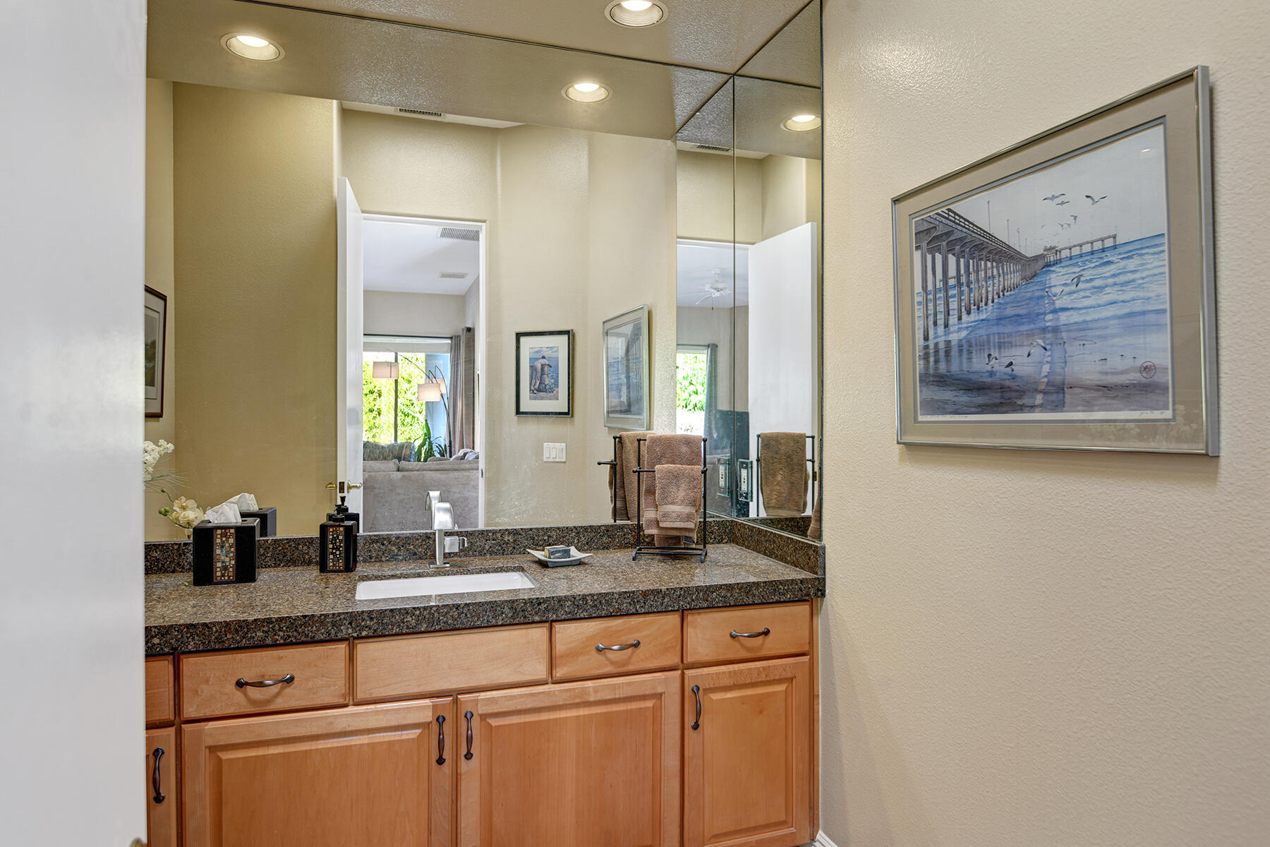 26 Scarborough Way Rancho Mirage, CA 92270 - Photo 16 of 65 POWDER ROOM.jpg mls