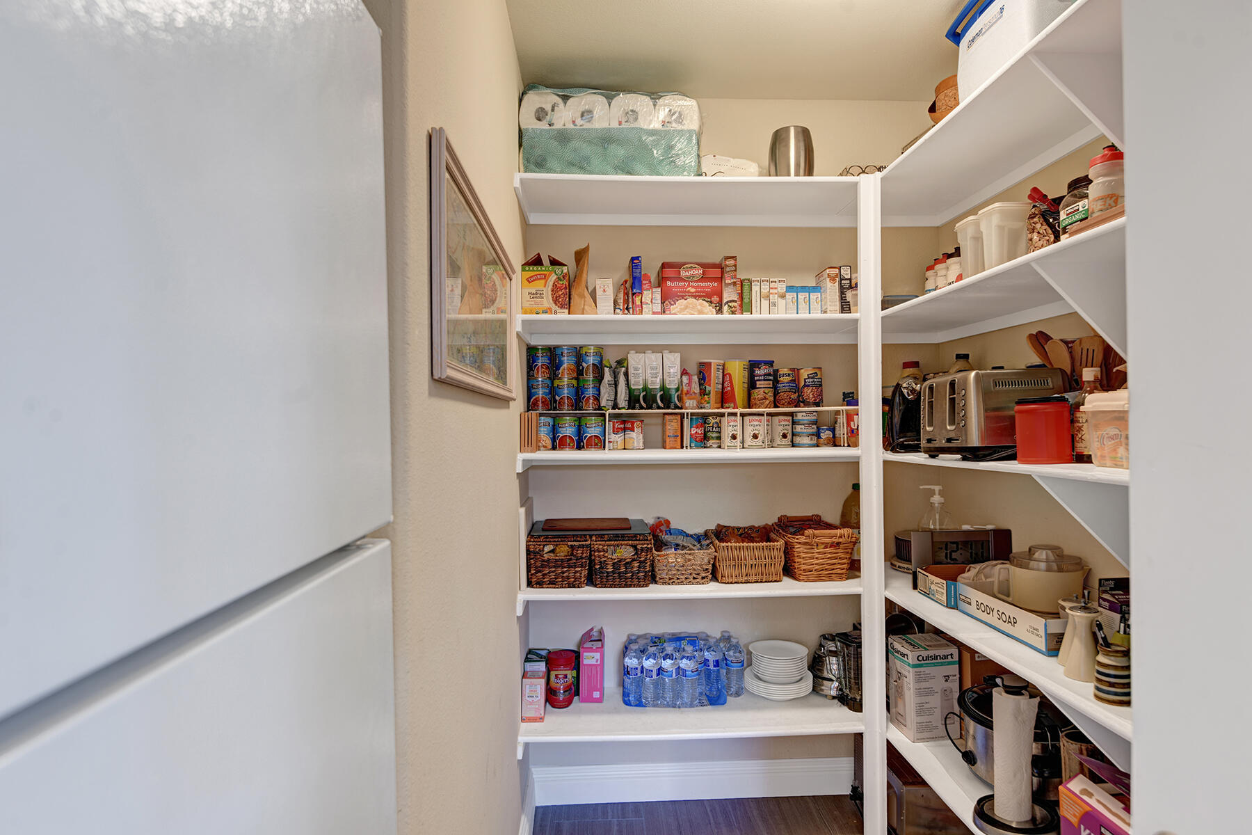 26 Scarborough Way Rancho Mirage, CA 92270 - Photo 26 of 65 PANTRY.jpg mls