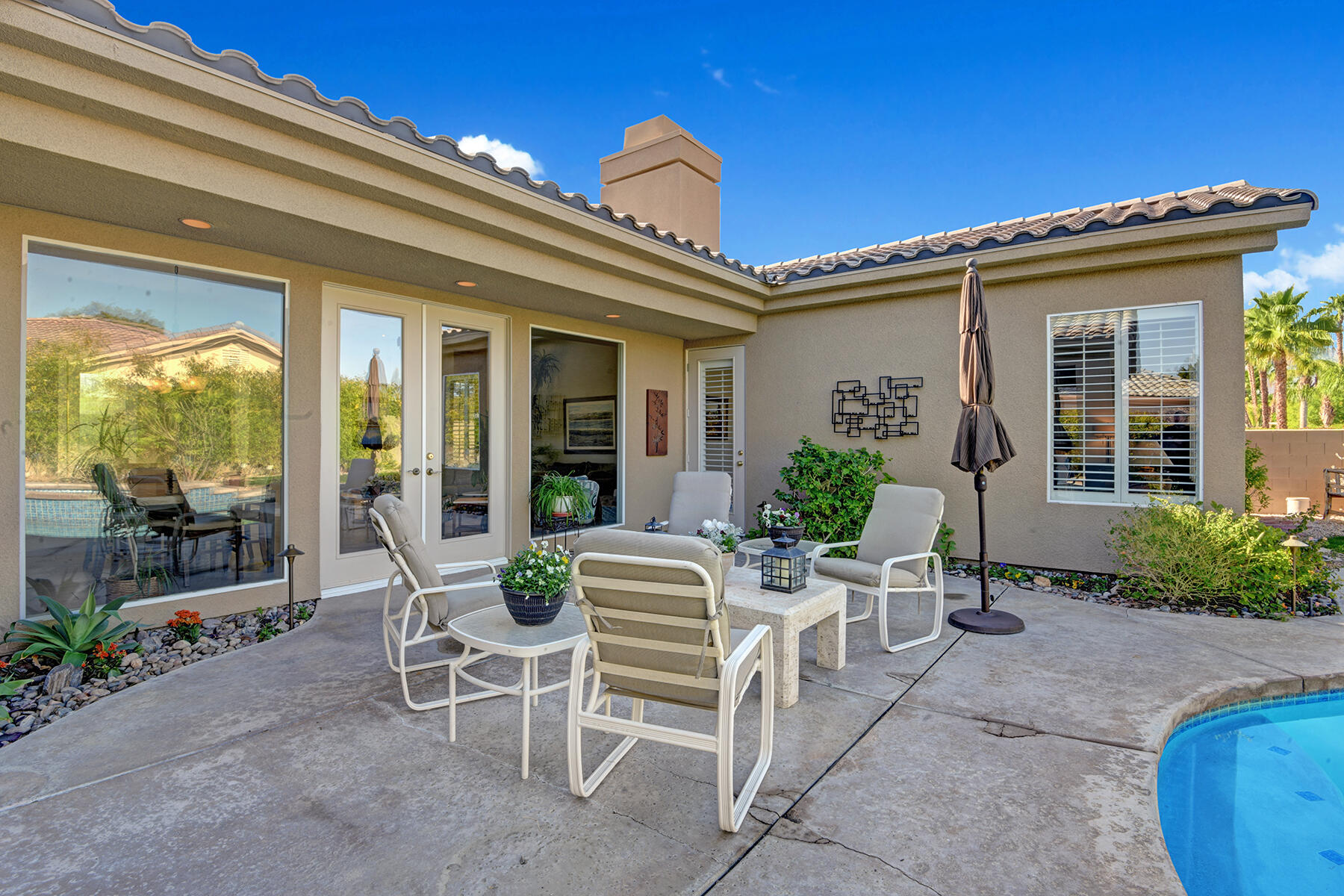 26 Scarborough Way Rancho Mirage, CA 92270 - Photo 29 of 65 MORE OUTDOOR SEATING.jpg mls