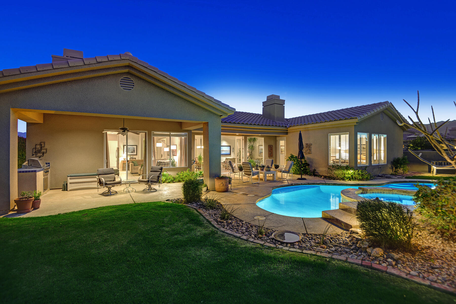 26 Scarborough Way Rancho Mirage, CA 92270 - Photo 3 of 65 NIGHT BACK OF HOME.jpg mls