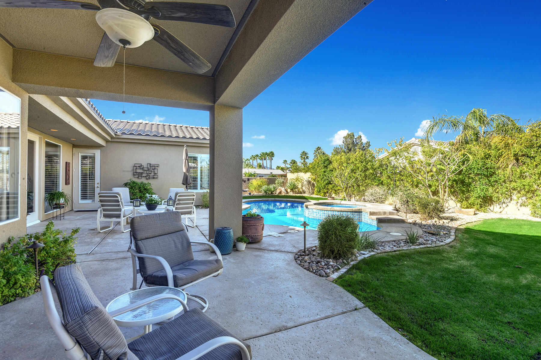 26 Scarborough Way Rancho Mirage, CA 92270 - Photo 32 of 65 OUTDOOR SEATING.jpg mls