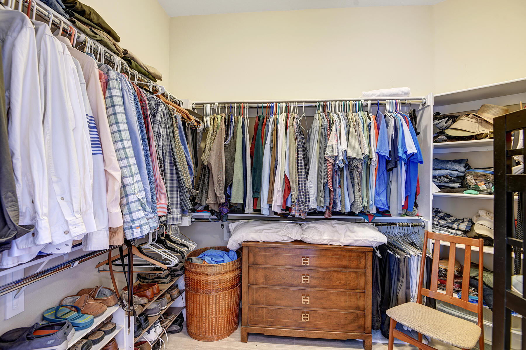 26 Scarborough Way Rancho Mirage, CA 92270 - Photo 39 of 65 WALK IN CLOSET.jpg mls