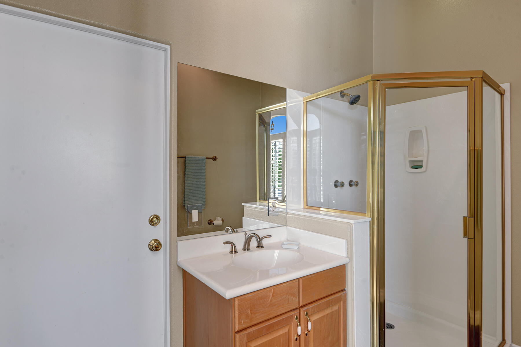 26 Scarborough Way Rancho Mirage, CA 92270 - Photo 48 of 65 BONUS BATHROOM.jpg ls