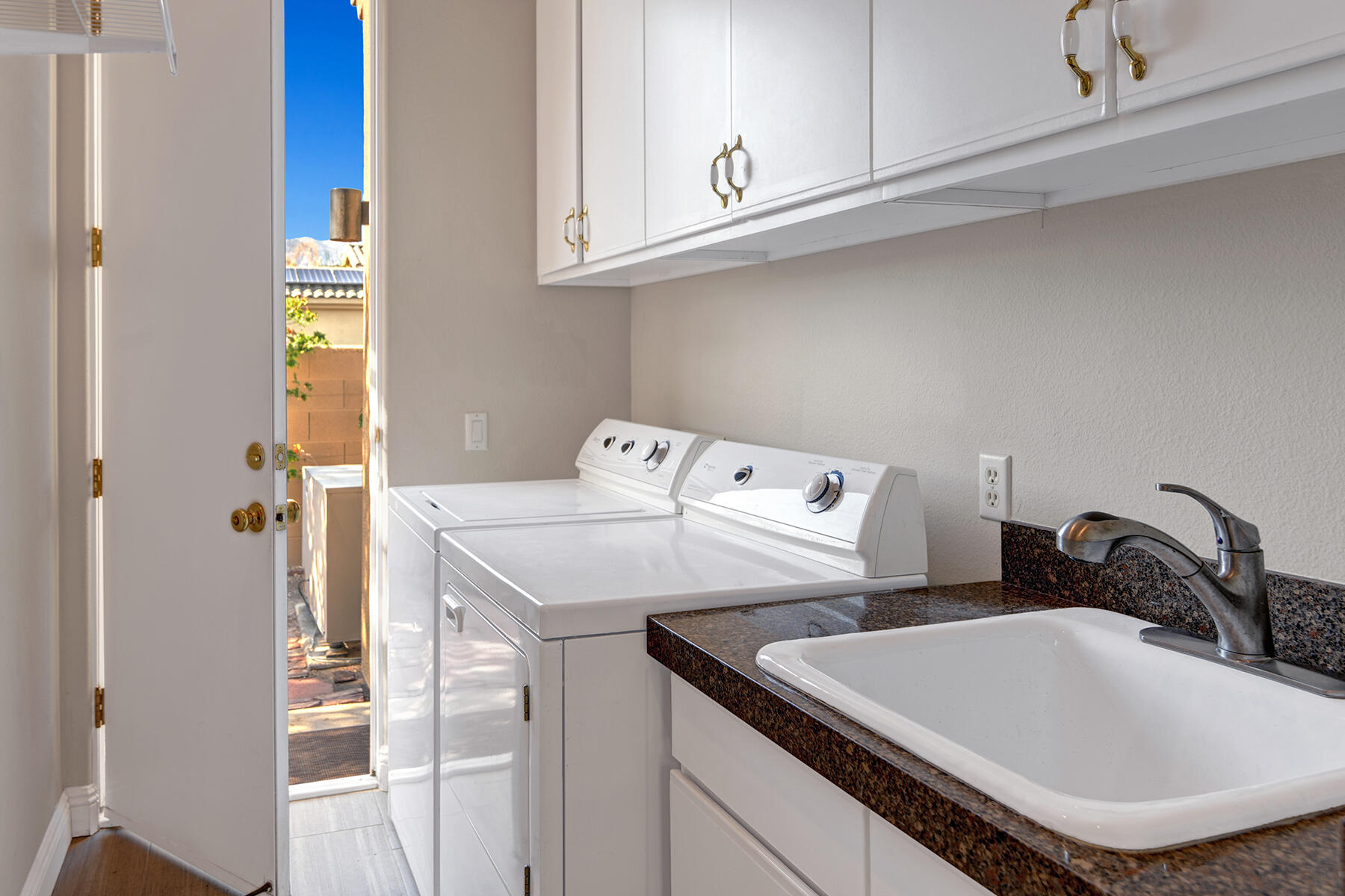 26 Scarborough Way Rancho Mirage, CA 92270 - Photo 49 of 65 LAUNDRY.jpg mls