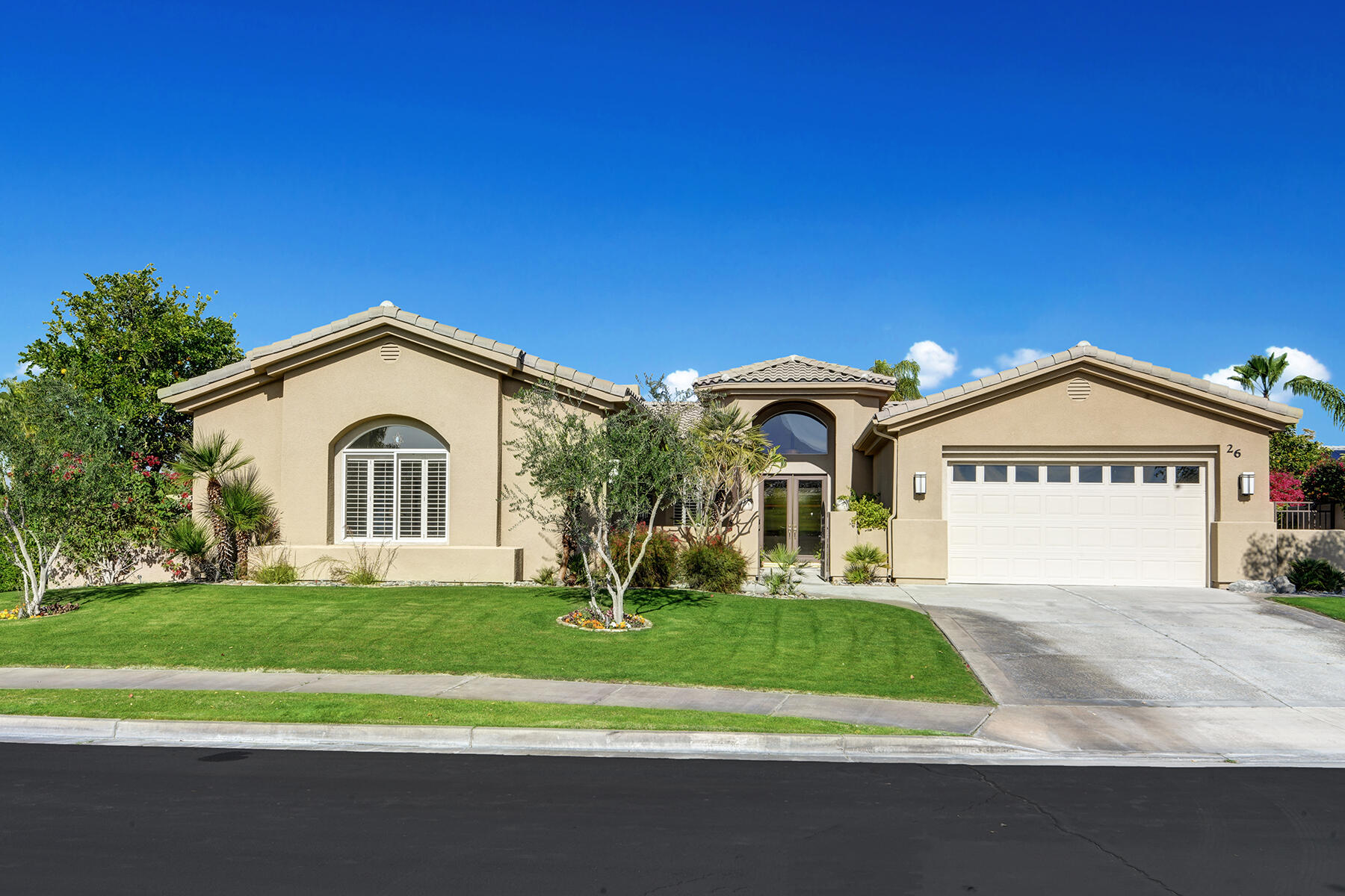 26 Scarborough Way Rancho Mirage, CA 92270 - Photo 52 of 65 FRONT OF HOME.jpg mls