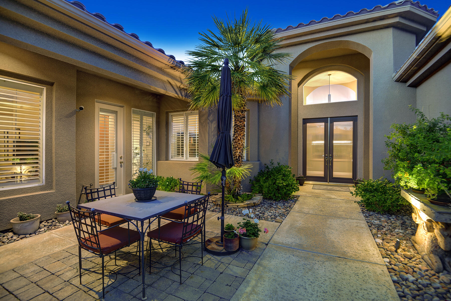 26 Scarborough Way Rancho Mirage, CA 92270 - Photo 6 of 65 NIGHT COURT YARD.jpg mls