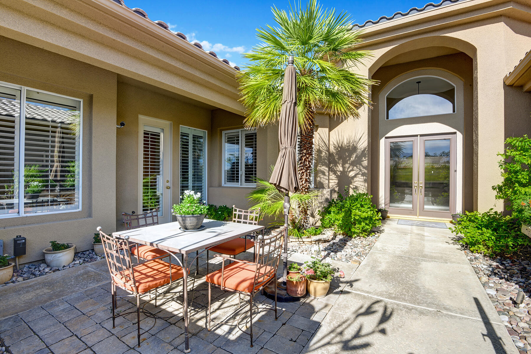 26 Scarborough Way Rancho Mirage, CA 92270 - Photo 8 of 65 COURTYARD.jpg mls