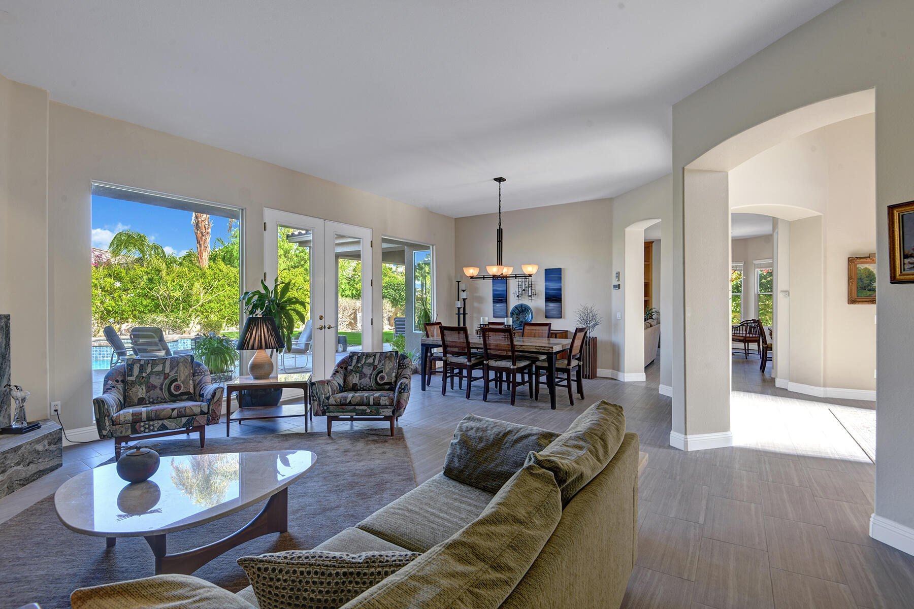 26 Scarborough Way Rancho Mirage, CA 92270 - Photo 10 of 65 LIVIN G ROOM TO HALL.jpg mls
