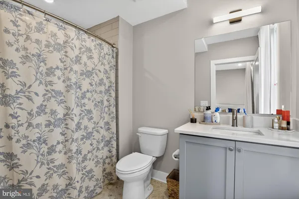 a view of an entryway with livingroom