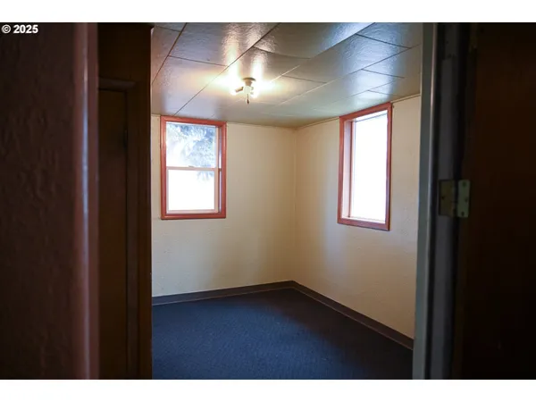 $140,000 | 115 North Water Street, Weston, OR 97886