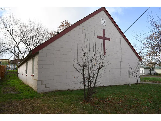 $140,000 | 115 North Water Street, Weston, OR 97886