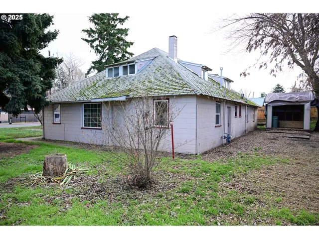 $140,000 | 115 North Water Street, Weston, OR 97886