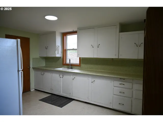 $140,000 | 115 North Water Street, Weston, OR 97886