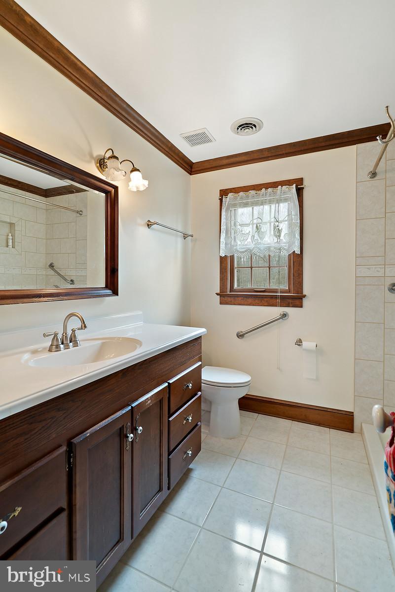 7203 Dudie Road Marshall, VA 20115 - Photo 23 of 46 MBR bath