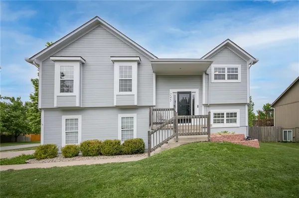 $355,000 | 245 West Cheyenne Street, Gardner, KS 66030