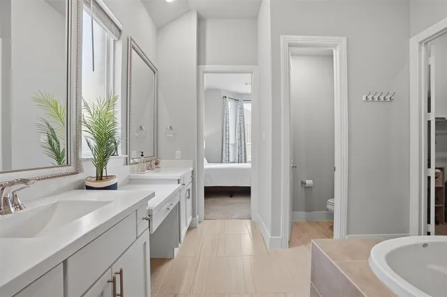 a view of a house with backyard porch and garden