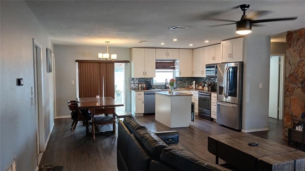 2209 Jacaranda Court Dunedin, FL 34698 - Photo 2 of 15