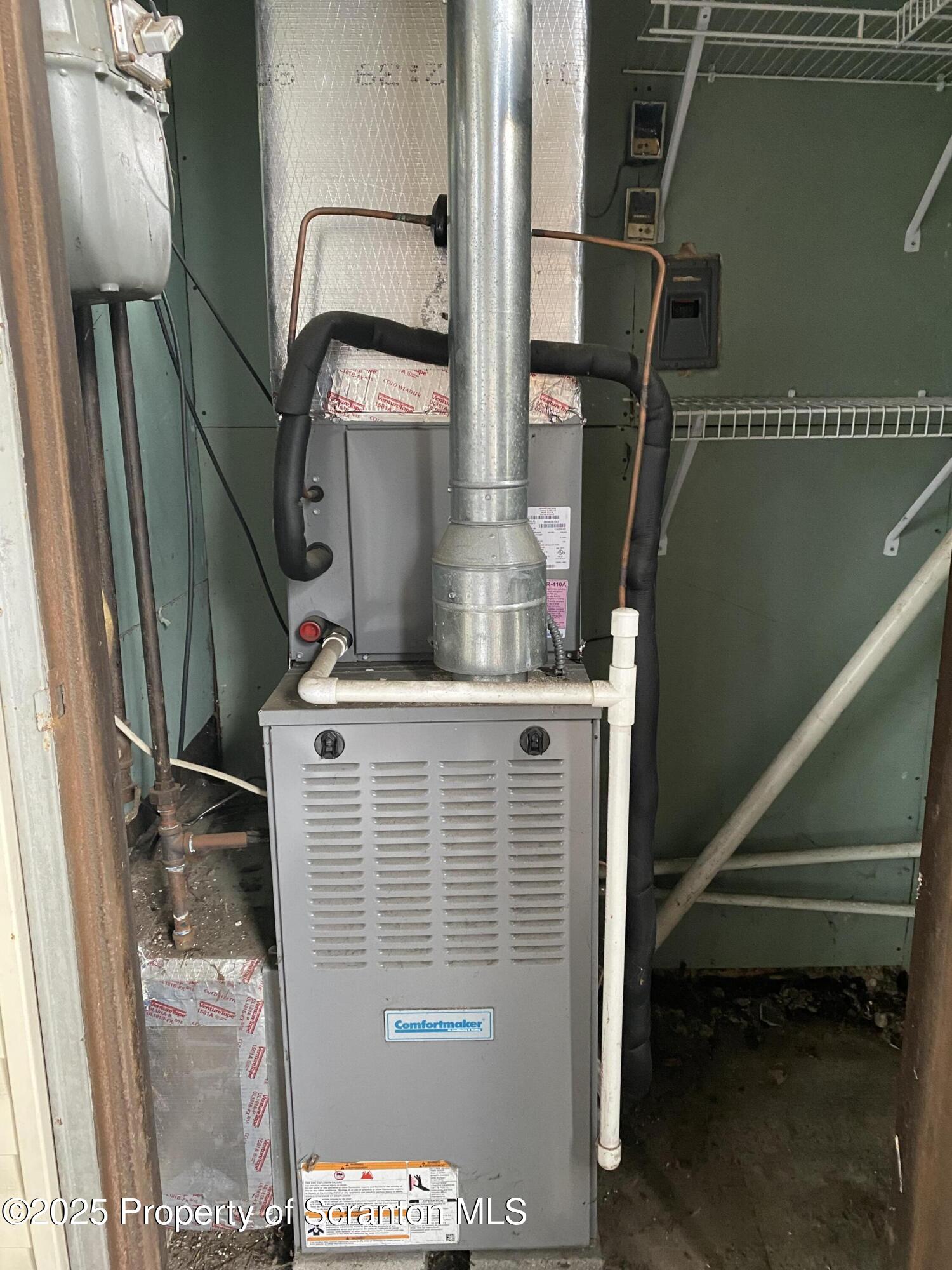 1702 Summit Pointe Scranton, PA 18508 - Photo 25 of 29 a bathroom with a sink