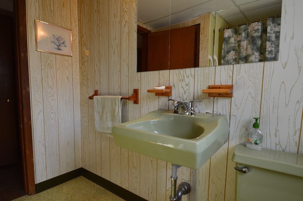 46 Berlin Road Marlborough, MA 01752 - Photo 25 of 38 Gallery Image 25