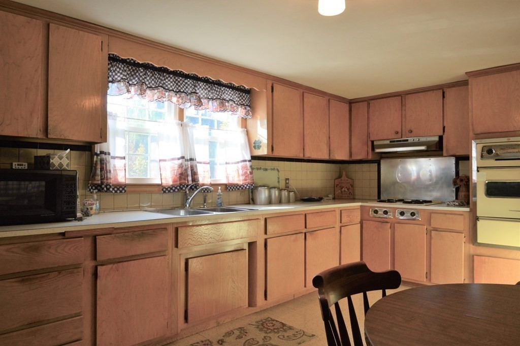 46 Berlin Road Marlborough, MA 01752 - Photo 7 of 38 Gallery Image 7