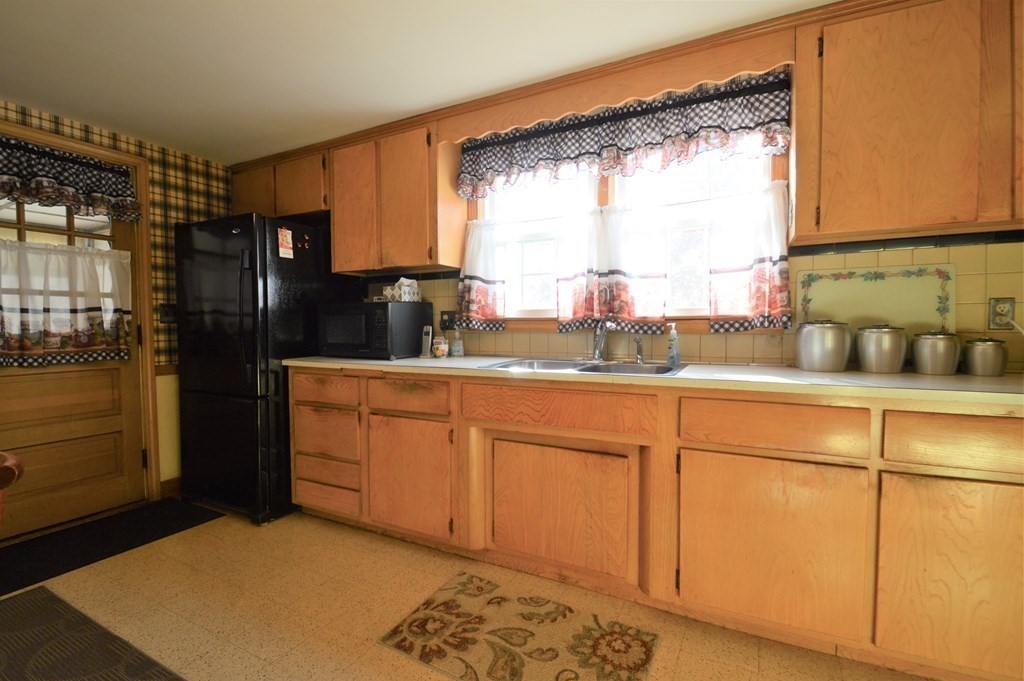 46 Berlin Road Marlborough, MA 01752 - Photo 8 of 38 Gallery Image 8