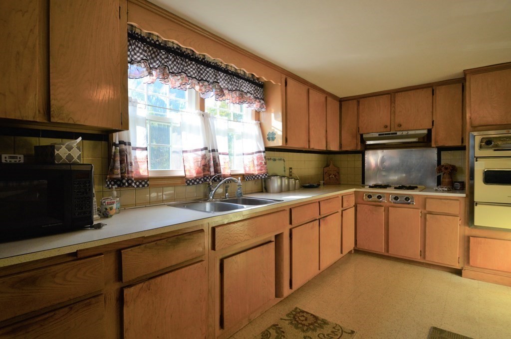 46 Berlin Road Marlborough, MA 01752 - Photo 10 of 38 Gallery Image 10