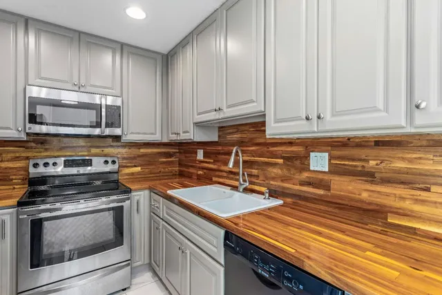 $564,999 | 5510 Armitos Avenue, Unit 4, Goleta, CA 93117