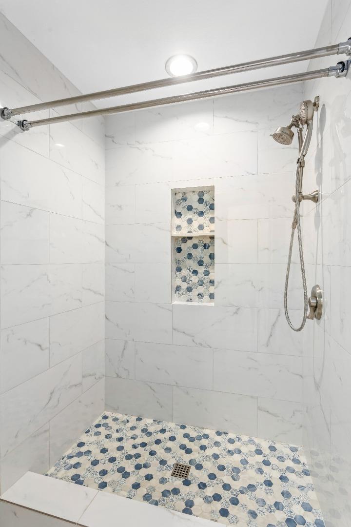 5510 Armitos Avenue, Unit 4 Goleta, CA 93117 - Photo 17 of 23 a bathroom with a shower