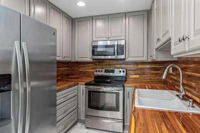 $564,999 | 5510 Armitos Avenue, Unit 4, Goleta, CA 93117