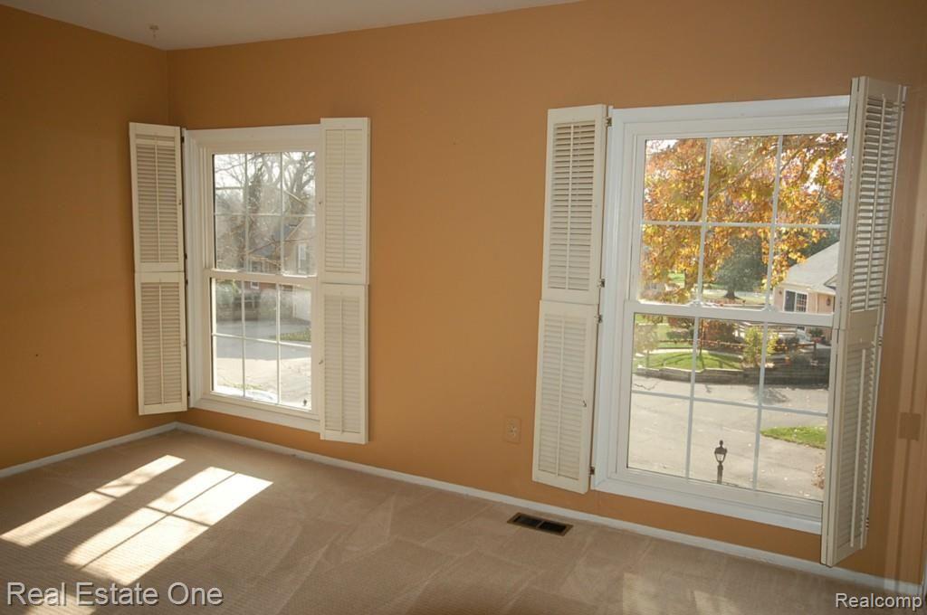 1470 Saddle Lane, Unit 166 Rochester, MI 48306 - Photo 3 of 14 DSC_1000.jpg