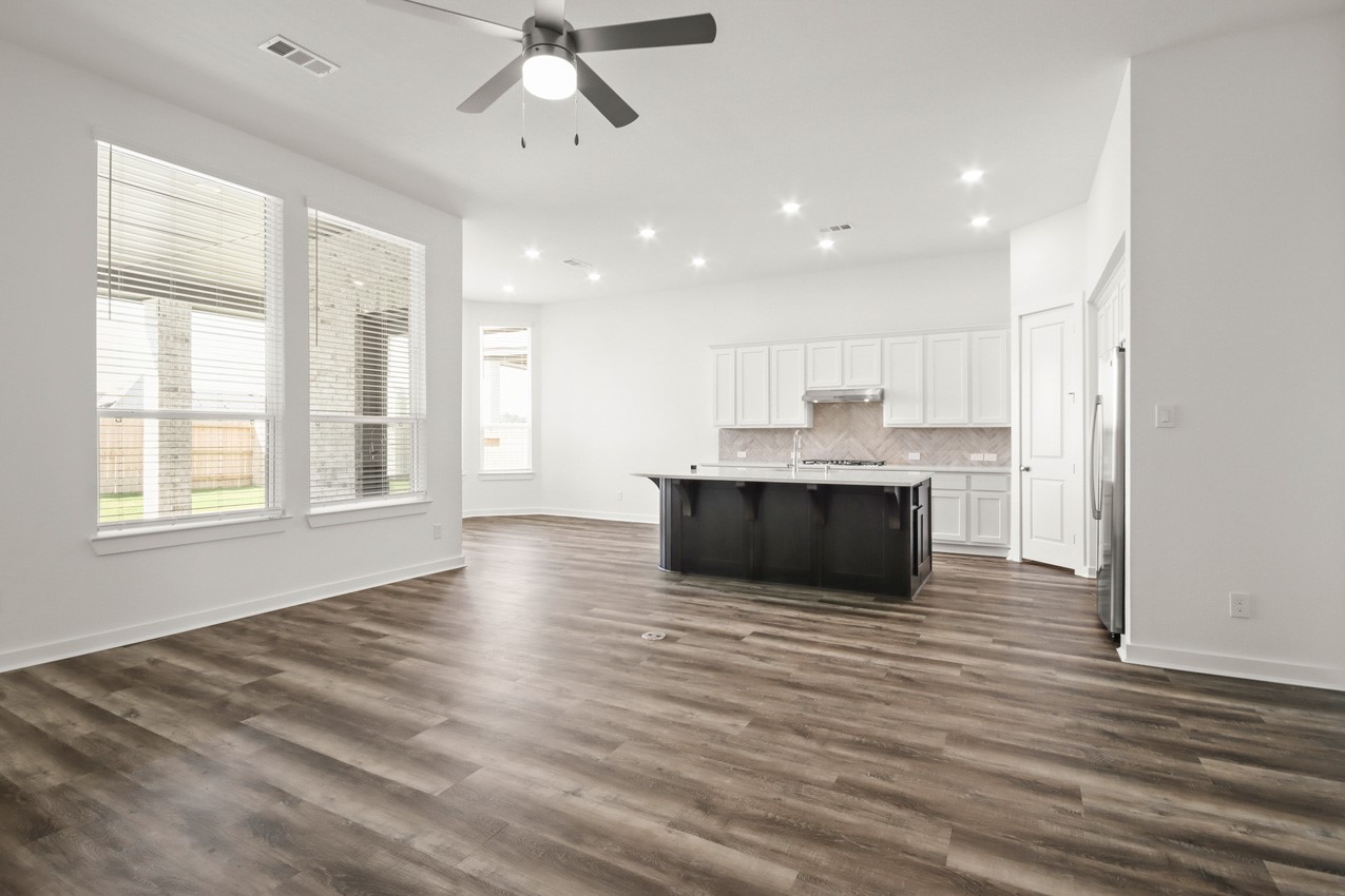 16538 Mandora Lane Conroe, TX 77302 - Photo 10 of 22 a view of kitchen and windows