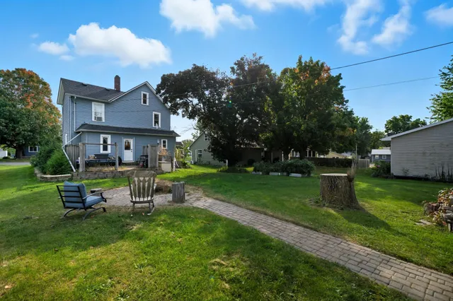 $229,900 | 209 Southeast 1st Avenue, Young America, MN 55397