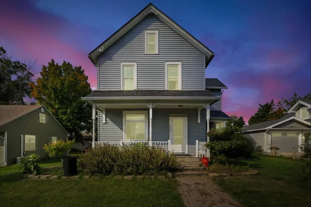 $229,900 | 209 Southeast 1st Avenue, Young America, MN 55397