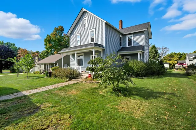 $229,900 | 209 Southeast 1st Avenue, Young America, MN 55397