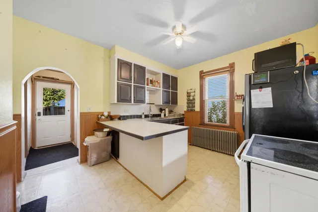 $229,900 | 209 Southeast 1st Avenue, Young America, MN 55397