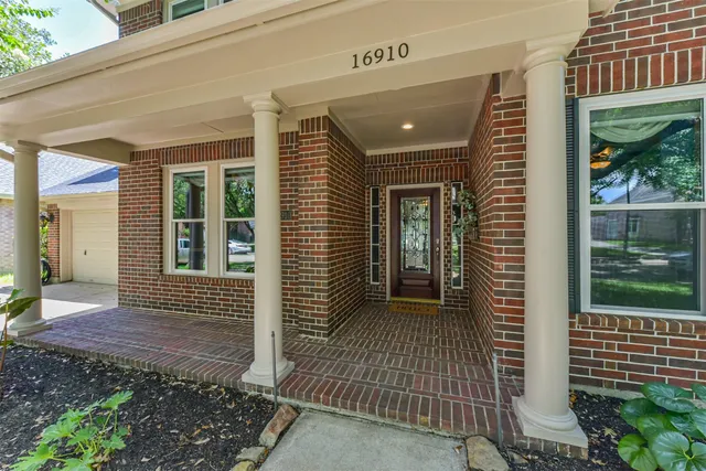 $529,900 | 16910 Cottonwood Way, Houston, TX 77059