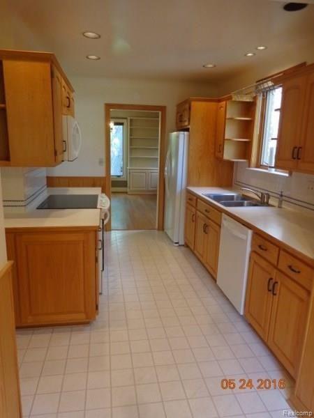 292 Moran Road Grosse Pointe, MI 48236 - Photo 19 of 45 DSC01827 (450x600).jpg