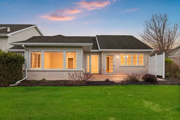 $475,000 | 1633 Twin Lakes Circle, Green Bay, WI 54311