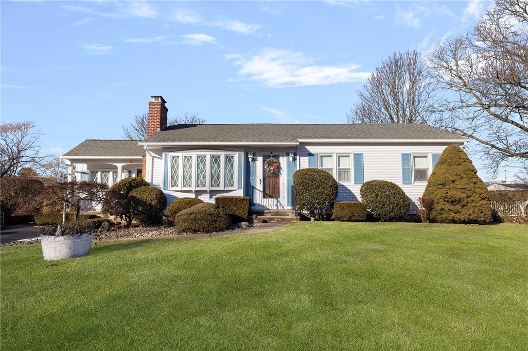 39 Holiday Avenue Warwick, RI 02888 - Photo 1 of 35 This fantastic, one-level home is located in the Spring Green neighborhood of Warwick and offers many updates.