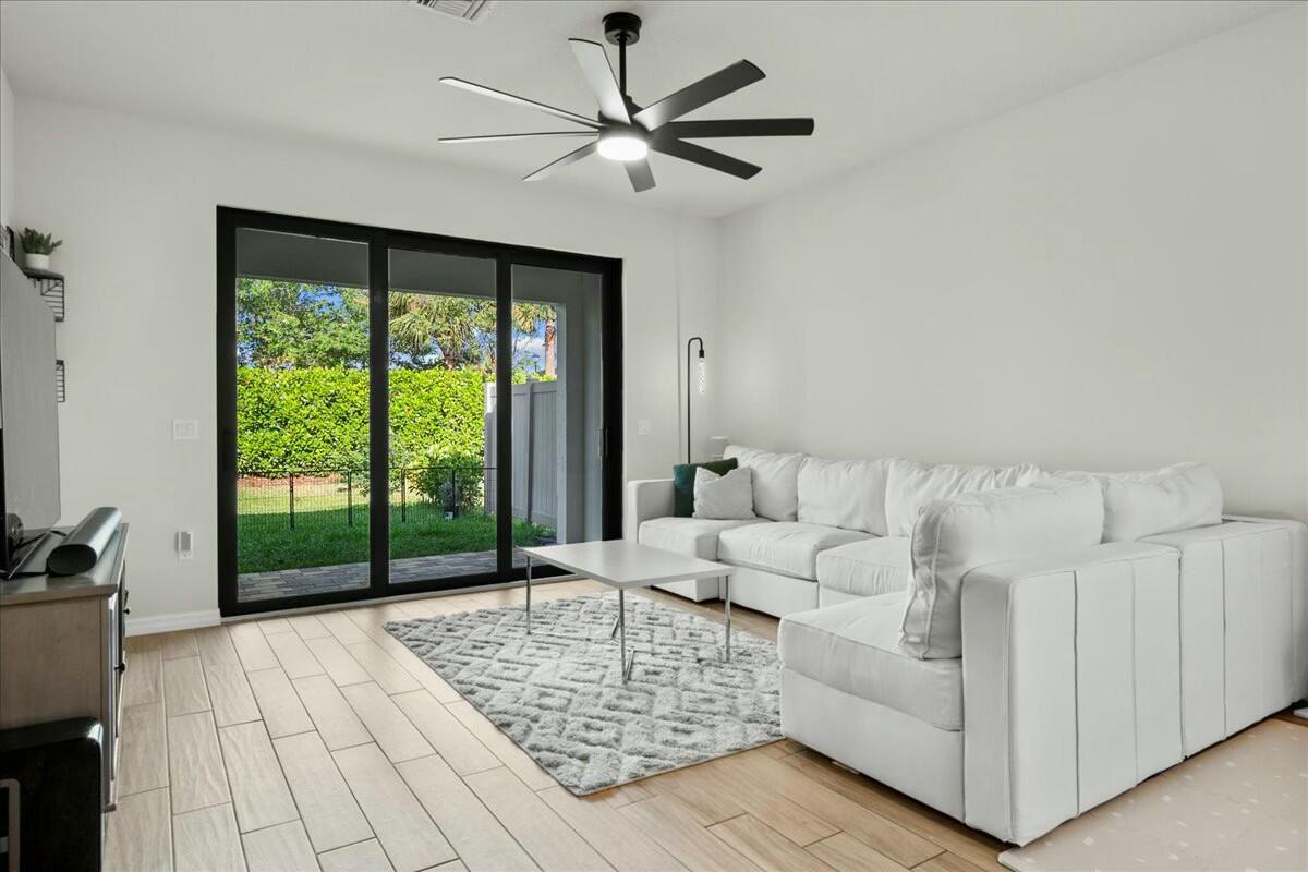 4801 Chantilly Road Lake Worth, FL 33467 - Photo 7 of 54 Family Room