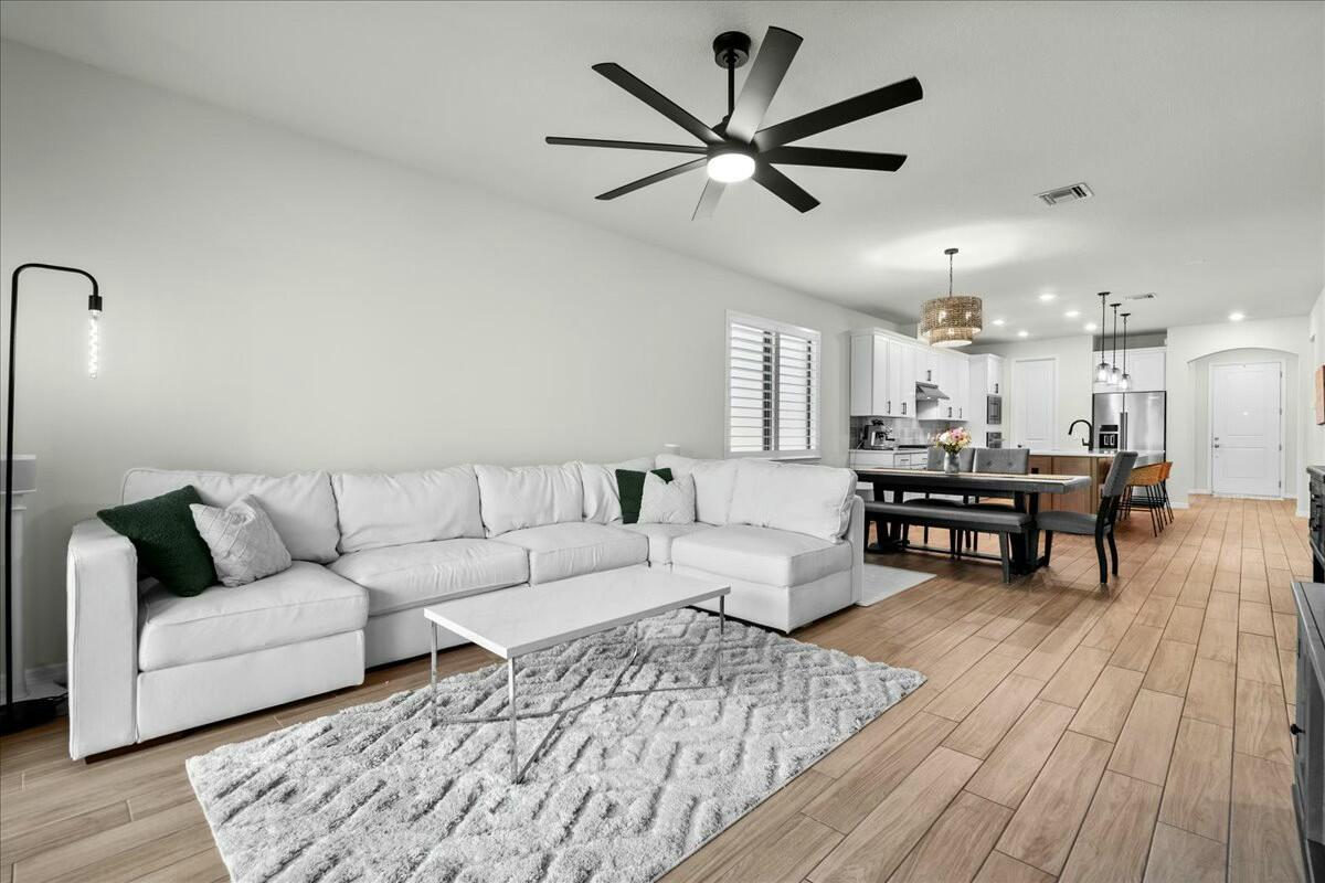 4801 Chantilly Road Lake Worth, FL 33467 - Photo 8 of 54 Family Room