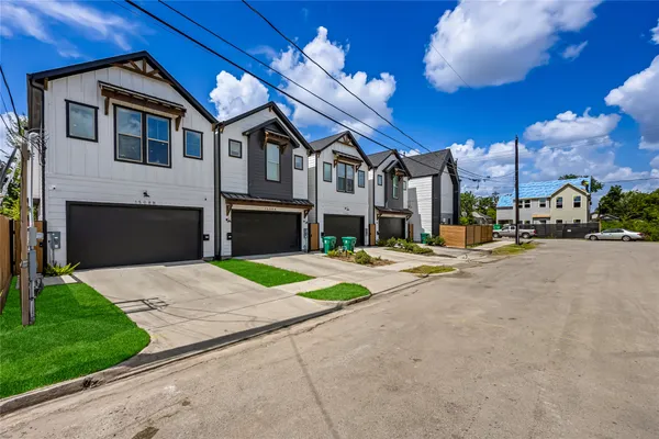 $3,199 | 1508 Ryon Street, Unit B, Houston, TX 77009