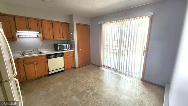 $1,200 | 704 8th Street North, Unit 1, Hudson, WI 54016