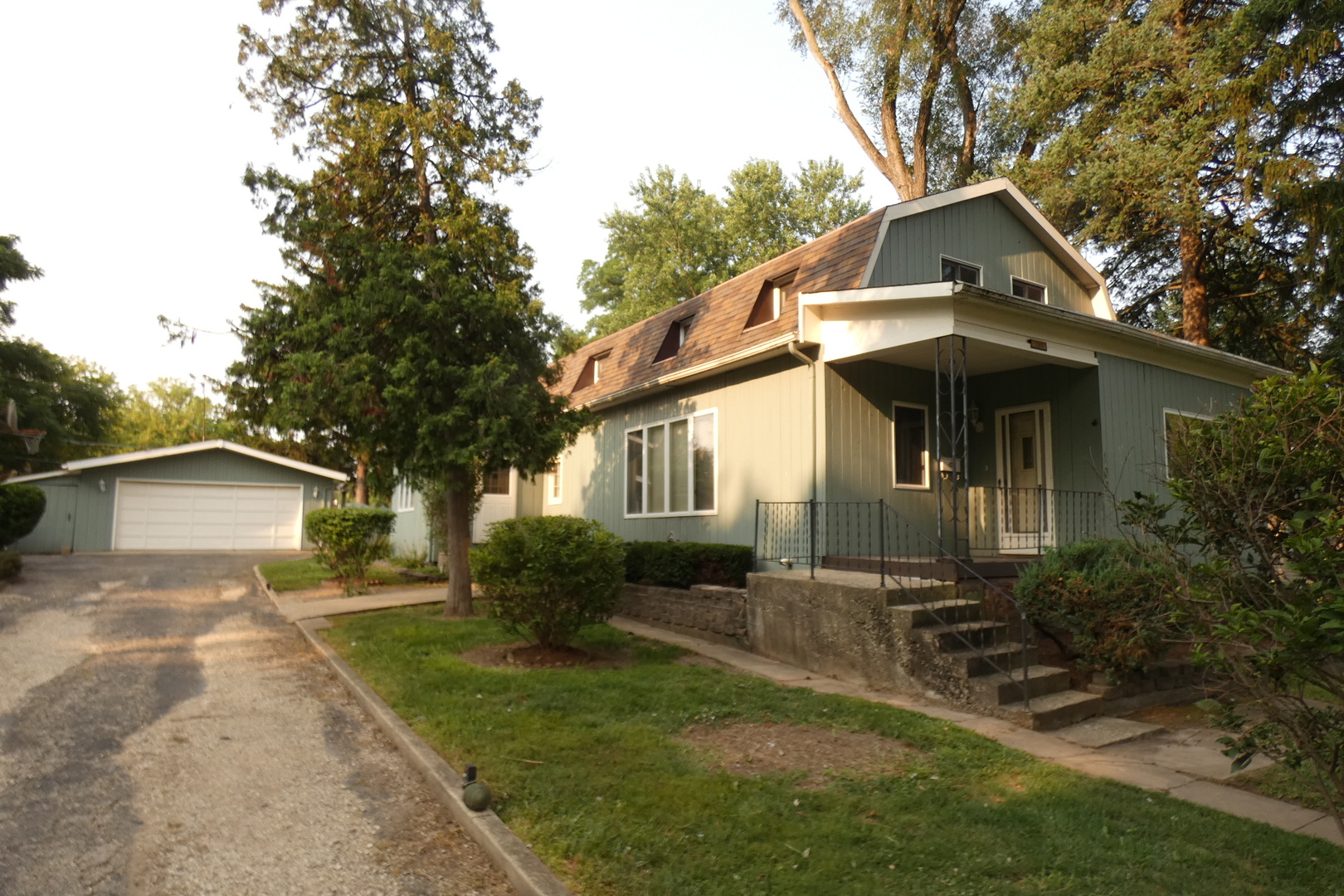 109 Crescent Road Fox River Grove, IL 60021 - Photo 1 of 4 a front view of a house with garden