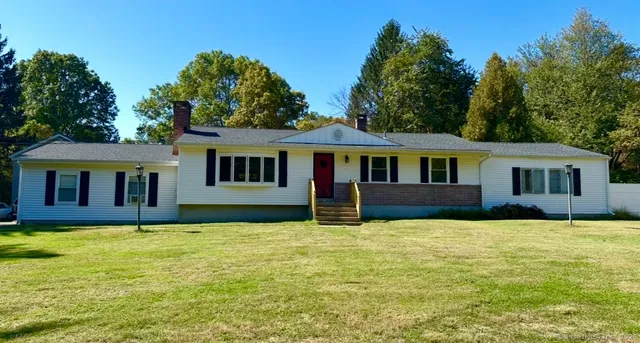 a view of a house with a yard