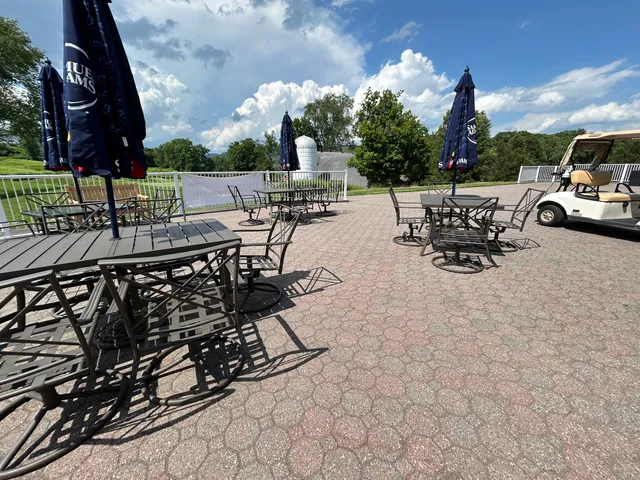 a sign that is sitting on the side of a road